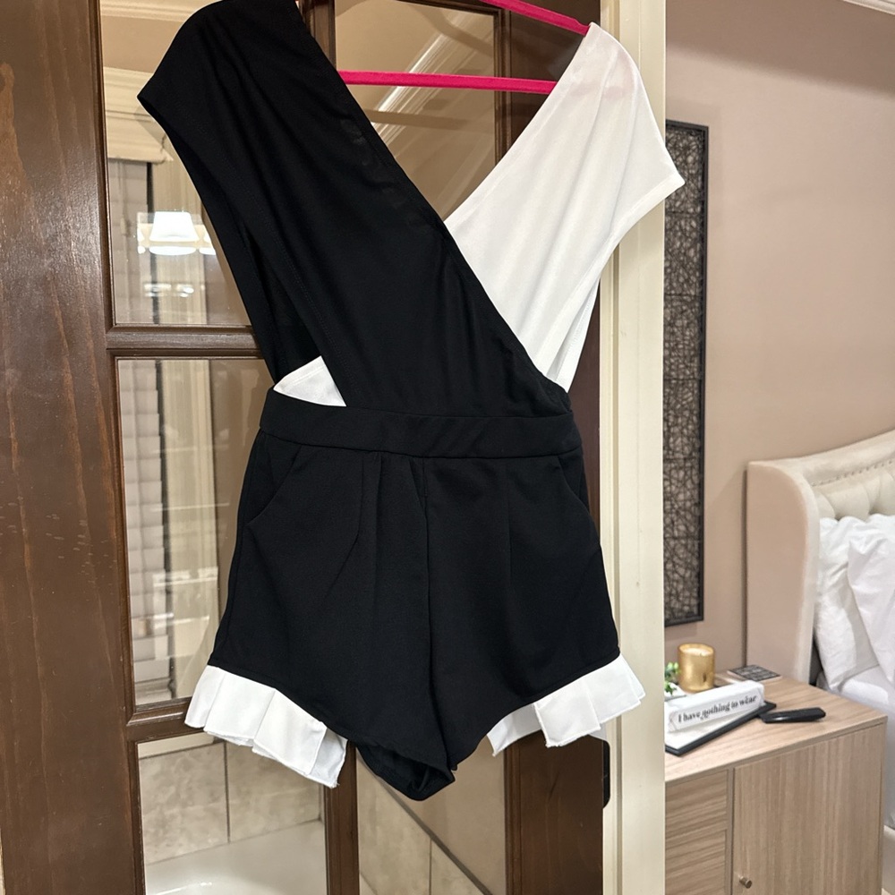 SHEIN NWT Black and White Sleeveless Romper